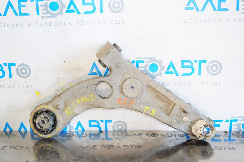 The lower front right control arm of a Jeep Cherokee KL 14-18 has a torn silent block.