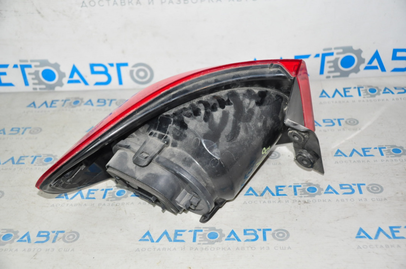 Right outer fender light for a VW Tiguan 09-11 pre-restoration, spider web on the glass