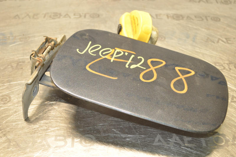 Jeep Grand Cherokee WK2 11-13 Fuel Filler Door