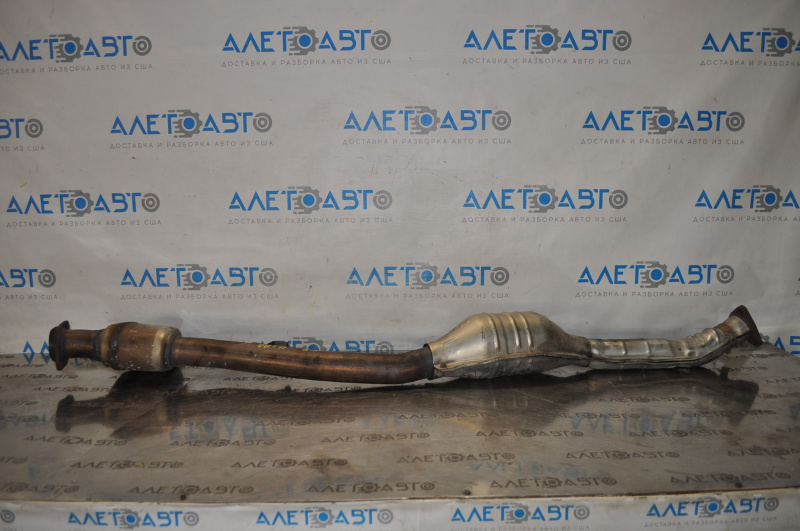 Subaru Outback 10-12 2.5 liter exhaust pipe with catalytic converter