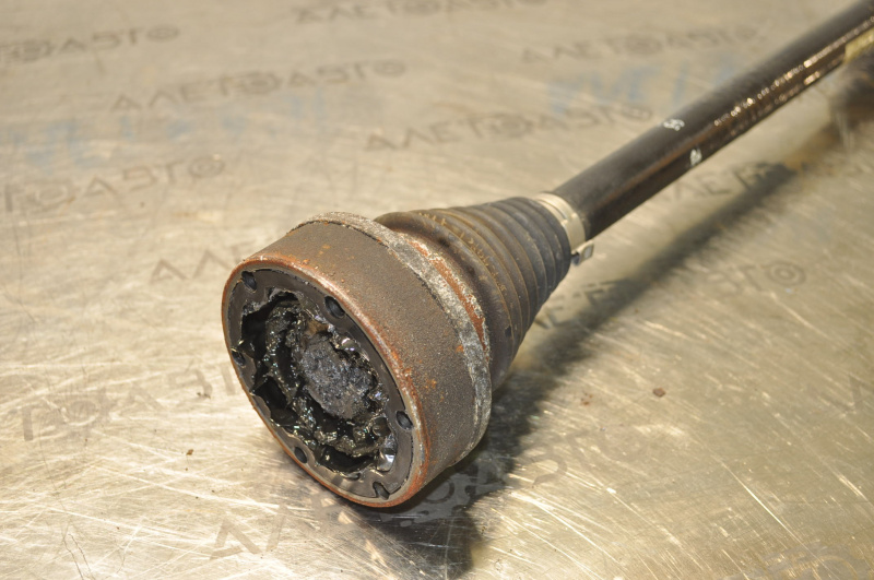 Drive axle shaft rear right VW Tiguan 09-17 rusty