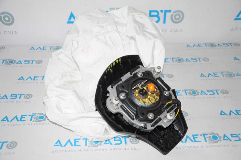 Airbag in the steering wheel driver Subaru Forester 14-16 SJ shot