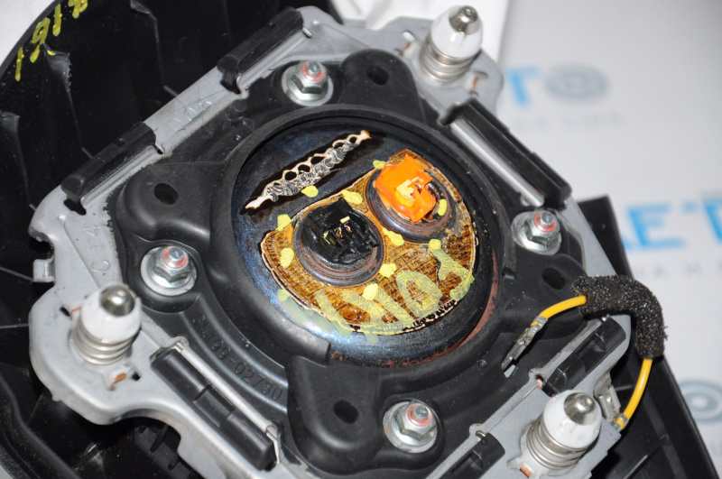 Airbag in the steering wheel driver Subaru Forester 14-16 SJ shot
