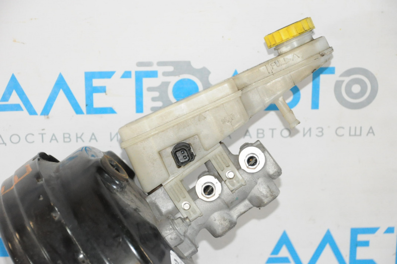 Master Brake Cylinder with Reservoir Chrysler 200 11-14