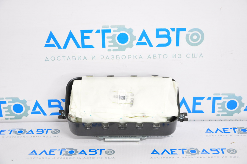 Passenger airbag in the dashboard of a Ford Escape MK3 2013-2014 pre-restyling