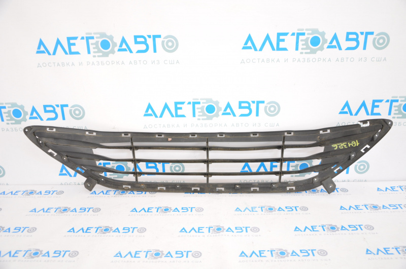 Lower grille of front bumper in assembly Hyundai Elantra UD 11-13 prerest without chrome, cracks