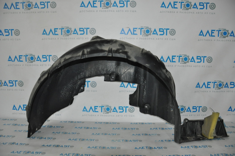 Subaru Legacy 15-16 rear left fender liner is torn