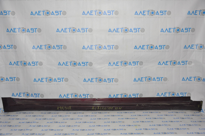 Right threshold Toyota Avalon 13-18 scratch