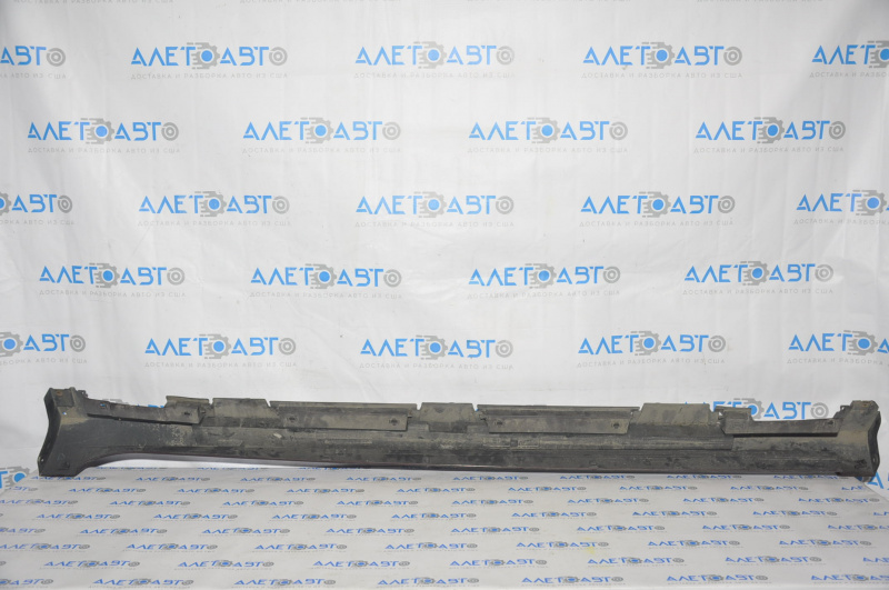 Right threshold Toyota Avalon 13-18 scratch