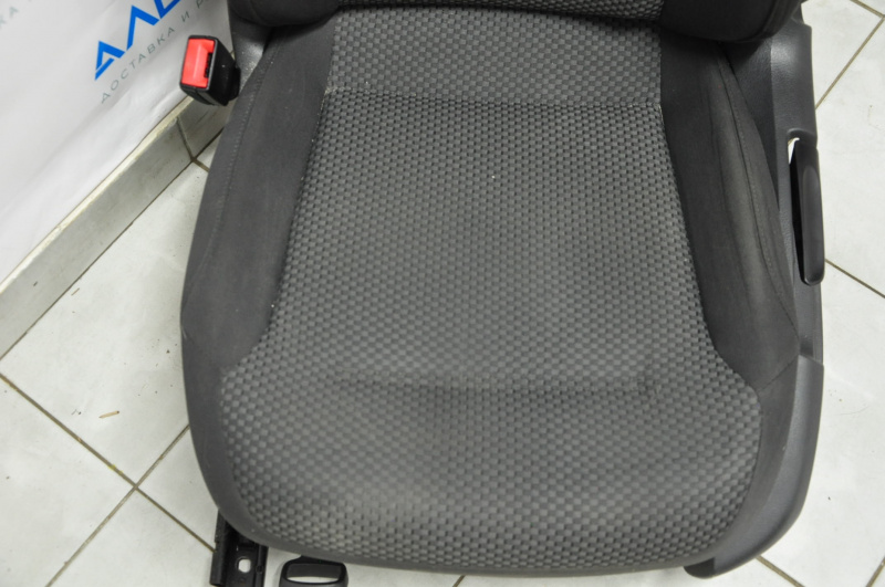 Driver's seat VW Jetta 11-16 USA without airbag, manual, cloth black with gray insert