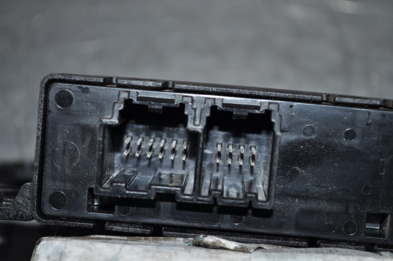PARK ASSIST CONTROL Chevrolet Volt 11-15 breakage of the fastener