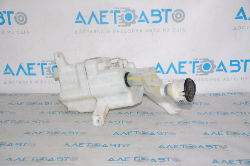 Toyota Prius 30 10-15 Windscreen Washer Reservoir with Neck
