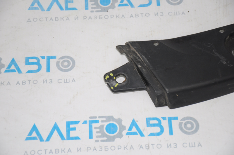 Rear bumper lip center Toyota Prius 30 10-15 cracked mount