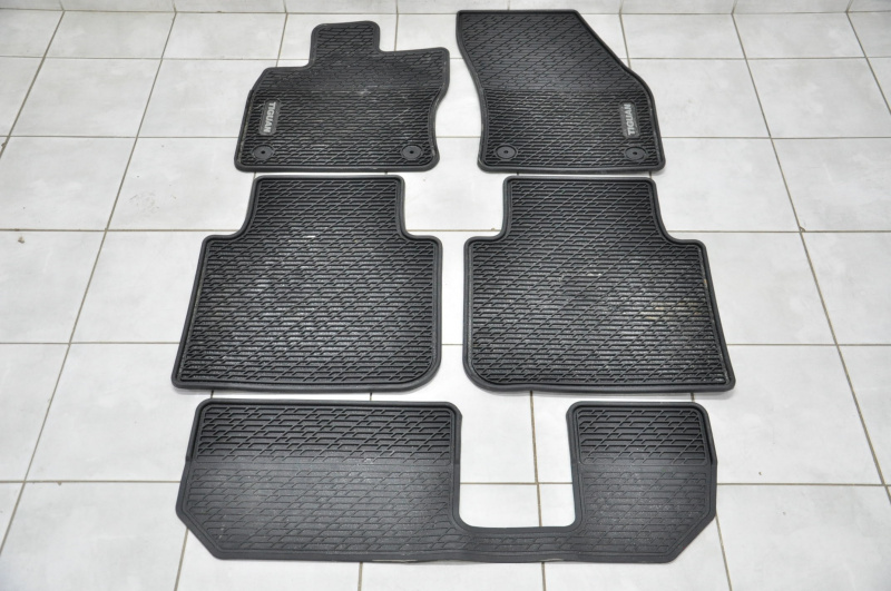 Set of floor mats for 7 seats VW Tiguan 18-19 black rubber