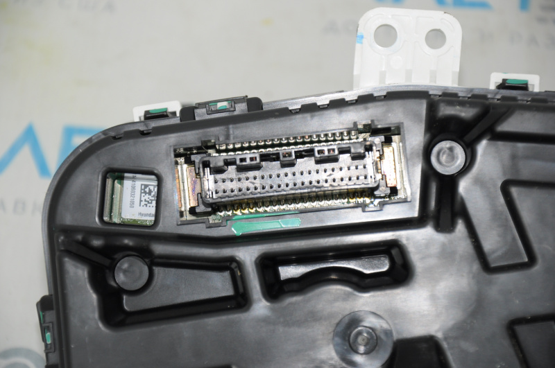 Instrument cluster Hyundai Sonata 15-18 79k scratches