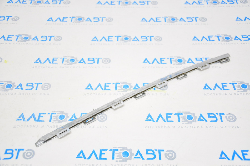 Chrome radiator grill upper left VW Tiguan 18-21 crack in mount
