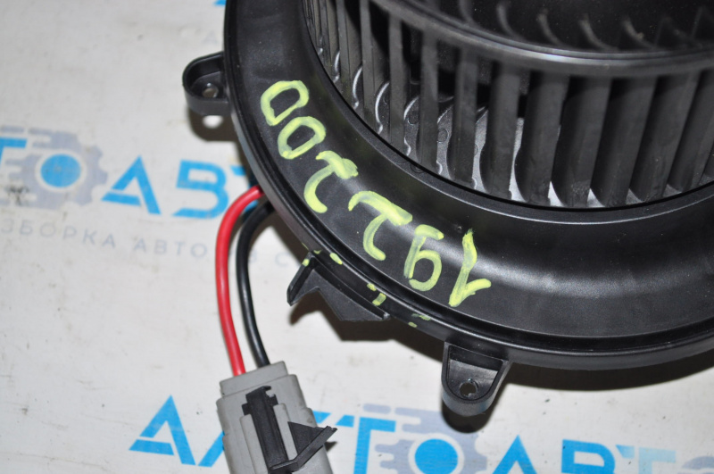 Motor heater fan Ford Mustang mk6 15-23 broken fasteners