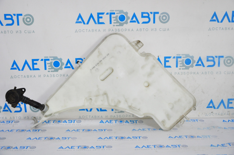 BMW 3 F30 12-18 washer reservoir with neck and lid without headlight washer