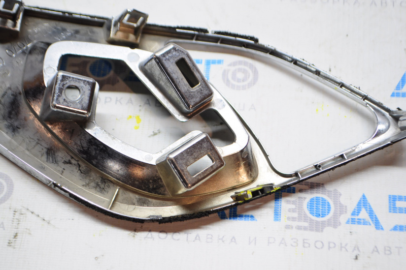Right bumper grille Toyota Avalon 13-15 under fog lights, broken mount, no plug