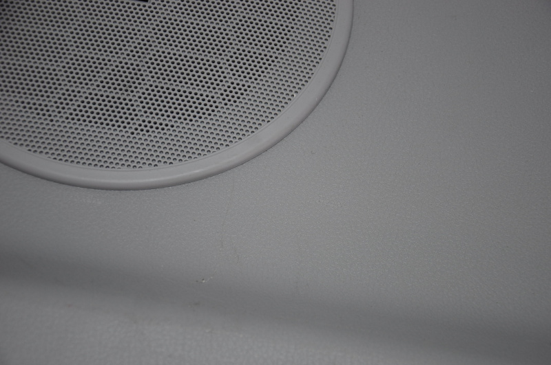Toyota Highlander 14-19 JBL gray trunk door trim scratches