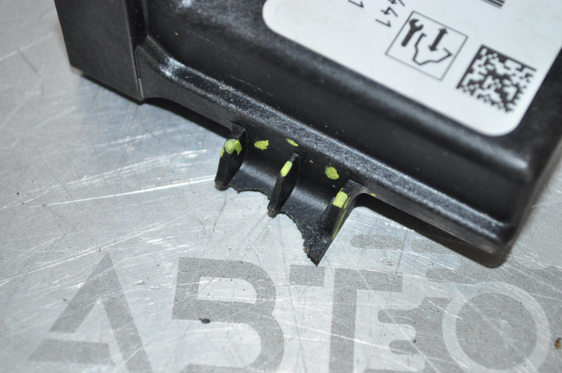 PARK ASSIST CONTROL Chevrolet Volt 11-15 breakage of the fastener