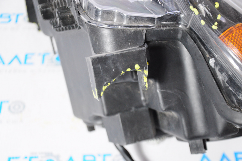 Headlight front left Nissan Rogue 14-16 bare halogen, broken housing, no fasteners, for spare parts