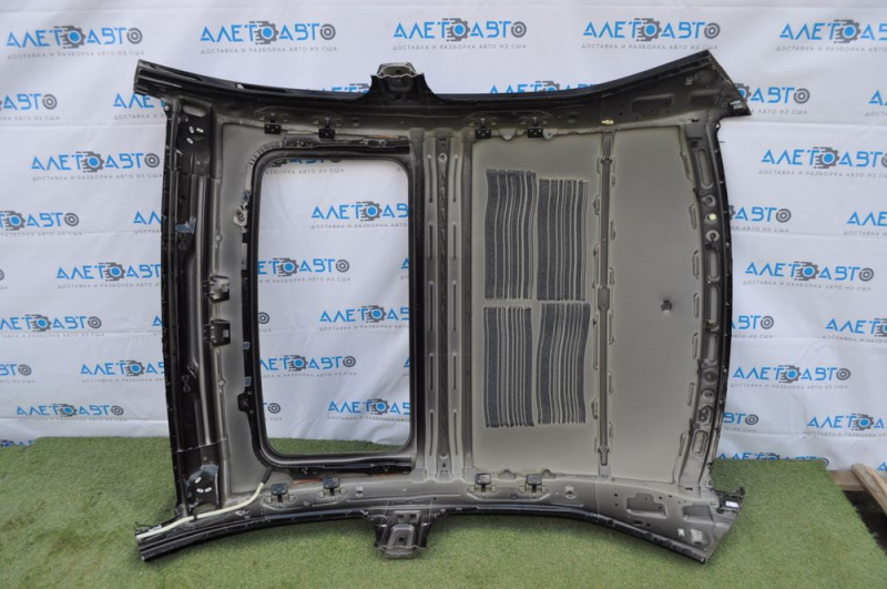 Metal roof for a 1918 Cadillac ATS with a sunroof