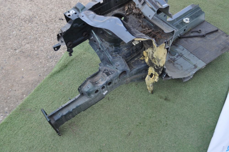 Front right quarter Fiat 500L 14-19 green