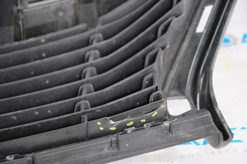 Radiator grill grill Lexus ES300h ES350 13-15 prerest broken fasteners, cracks