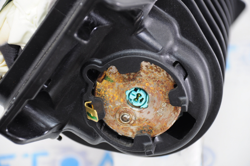 Passenger airbag in the dashboard of the Audi Q5 8R 09-17