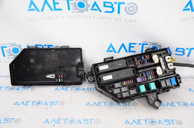 Honda Accord 18-19 hybrid underhood fuse box with cover