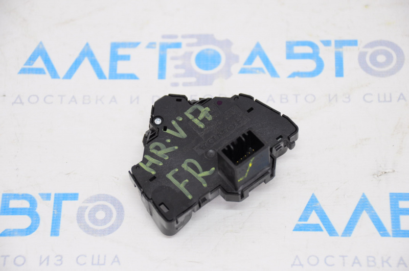 Control buttons right on the steering wheel Honda HR-V 16-22