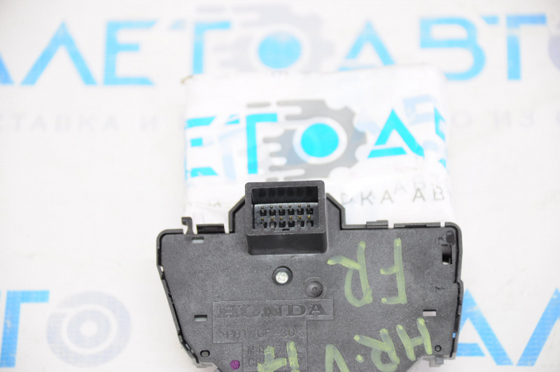 Control buttons right on the steering wheel Honda HR-V 16-22