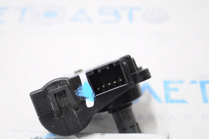Actuator motor for the heater ventilation system of the Hyundai Santa FE Sport 13-18