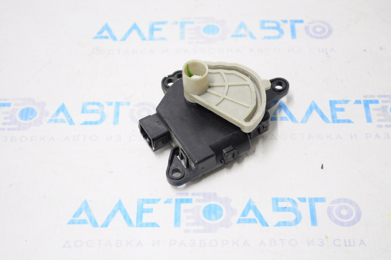 Actuator motor heater drive on the central pillar Hyundai Santa FE Sport 13-18