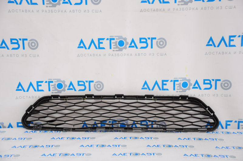 Lower grille of the front bumper Nissan Rogue 14-16, grille tears at the top and bottom