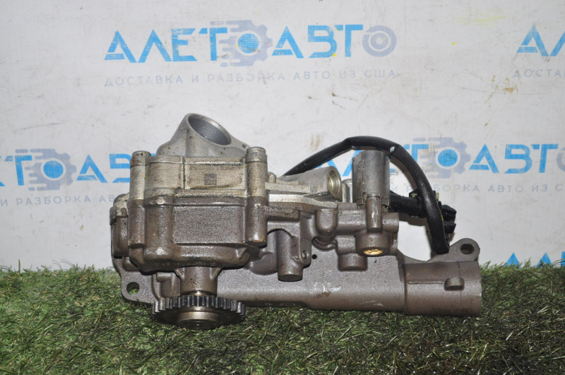 Oil pump for internal combustion engine Mercedes CLA 250 14-19