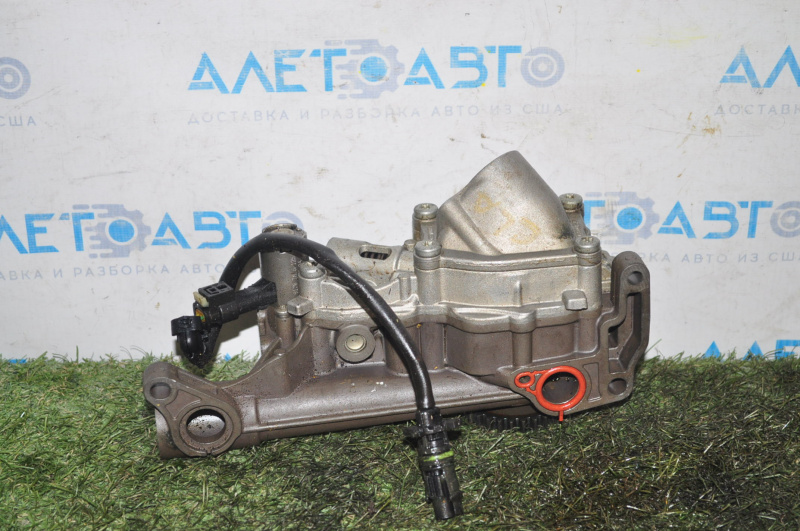 Oil pump for internal combustion engine Mercedes CLA 250 14-19