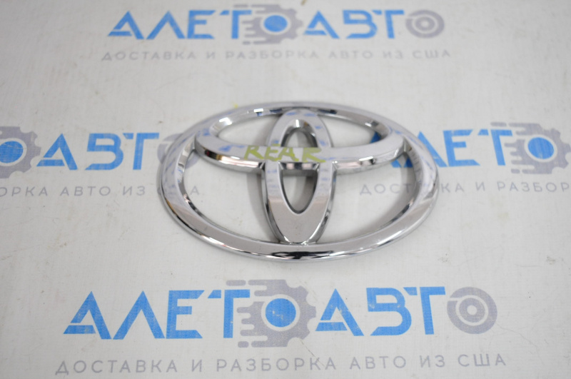 Emblem-sign "Toyota" tailgate Toyota Sequoia 08-16 broken direction