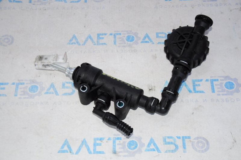 Clutch master cylinder manual transmission Chevrolet Camaro 16-23 2.0