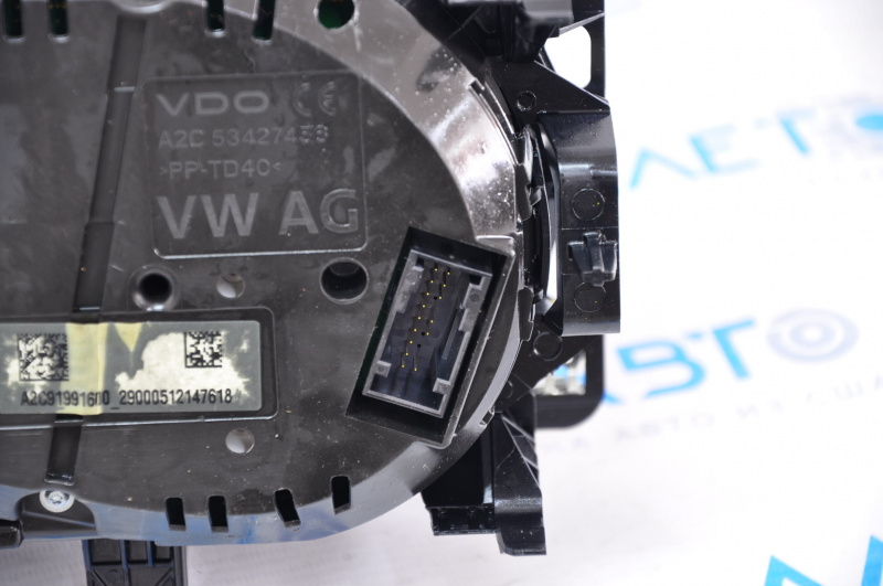 Instrument cluster VW Golf 15-15 87k housing defect, scratches