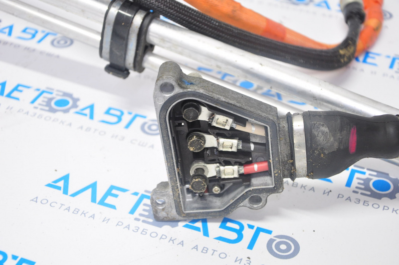 Power cable through the entire body of the Chevrolet Malibu 13-14 hybrid
