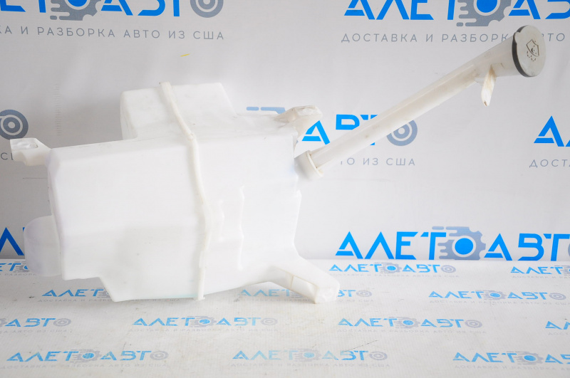 Nissan Rogue 17-20 washer reservoir without motor, with neck and lid