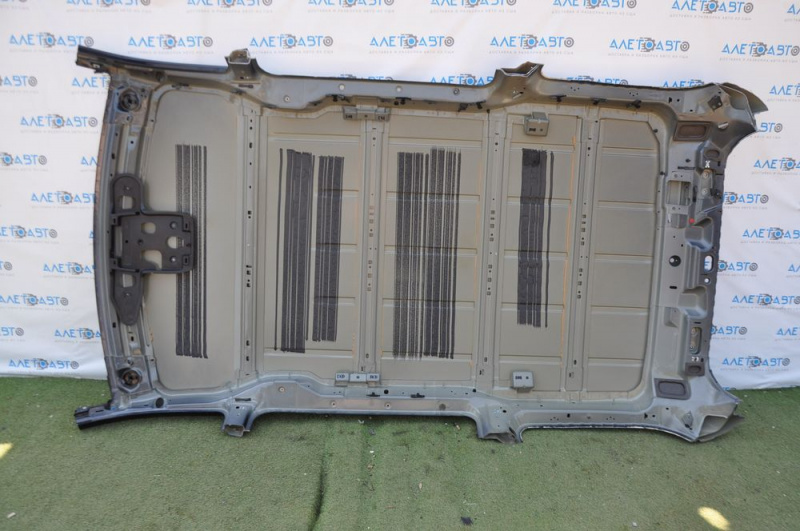 Metal roof of Dodge Grand Caravan 11-17 without sunroof, crumpled, sawed off