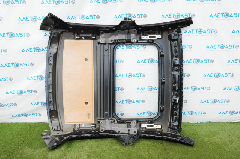 Metal roof of Lincoln MKZ 13-20 under the hatch, sawed off