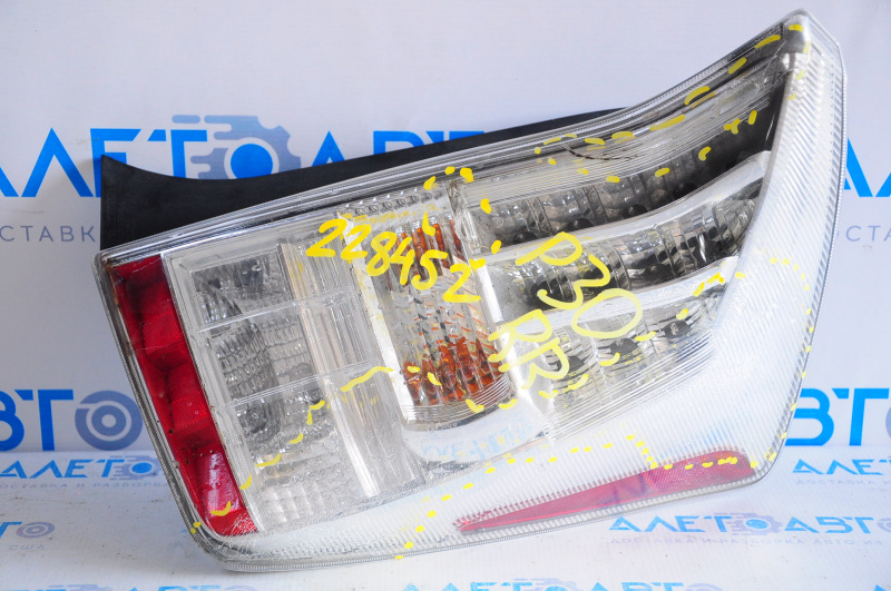 Right headlight Toyota Prius 30 10-11 prerest, cracks on glass