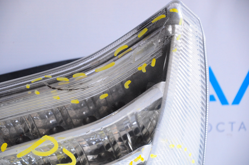 Right headlight Toyota Prius 30 10-11 prerest, cracks on glass