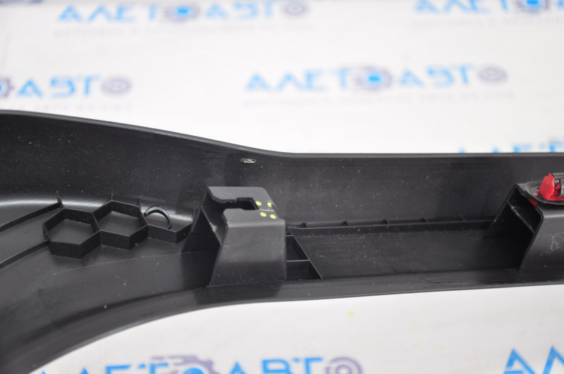 Door sill trim front right Chevrolet Malibu 16-23 black, broken fastener, scratches