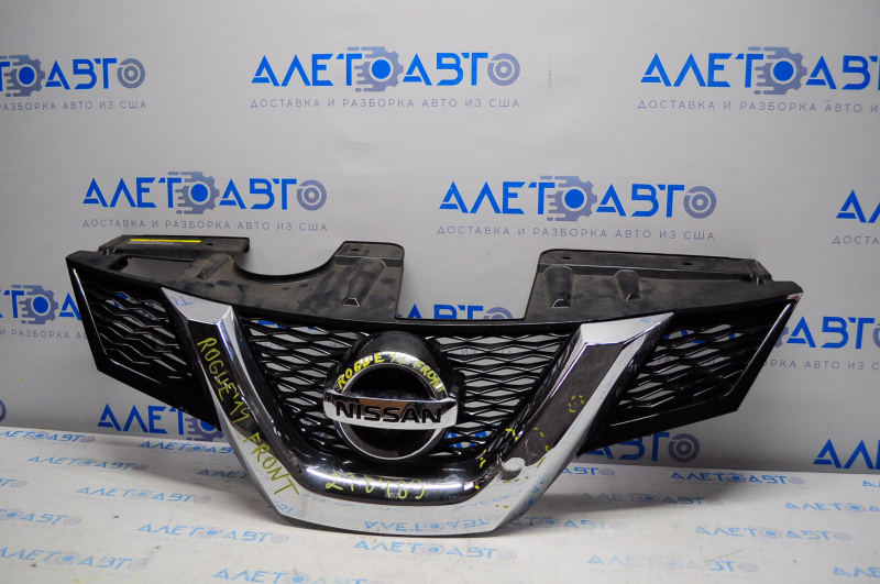 Radiator grill grill Nissan Rogue 14-16 under the camera with the emblem, crack, swollen chrome