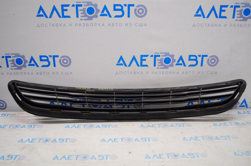 Lower grille of the front bumper Ford Fiesta 14-19 rest mat, break of the lower grille